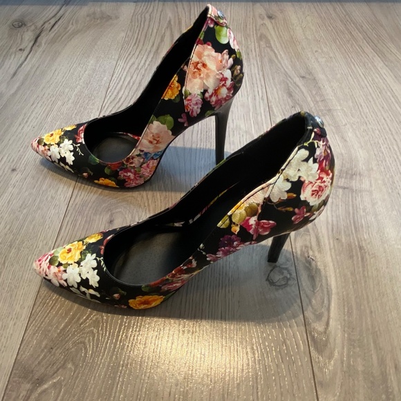 Floral print Guess high heels - Picture 7 of 7